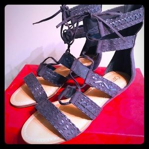 Carlos Santana Kamilla Gray Gladiator Sandals 7M.